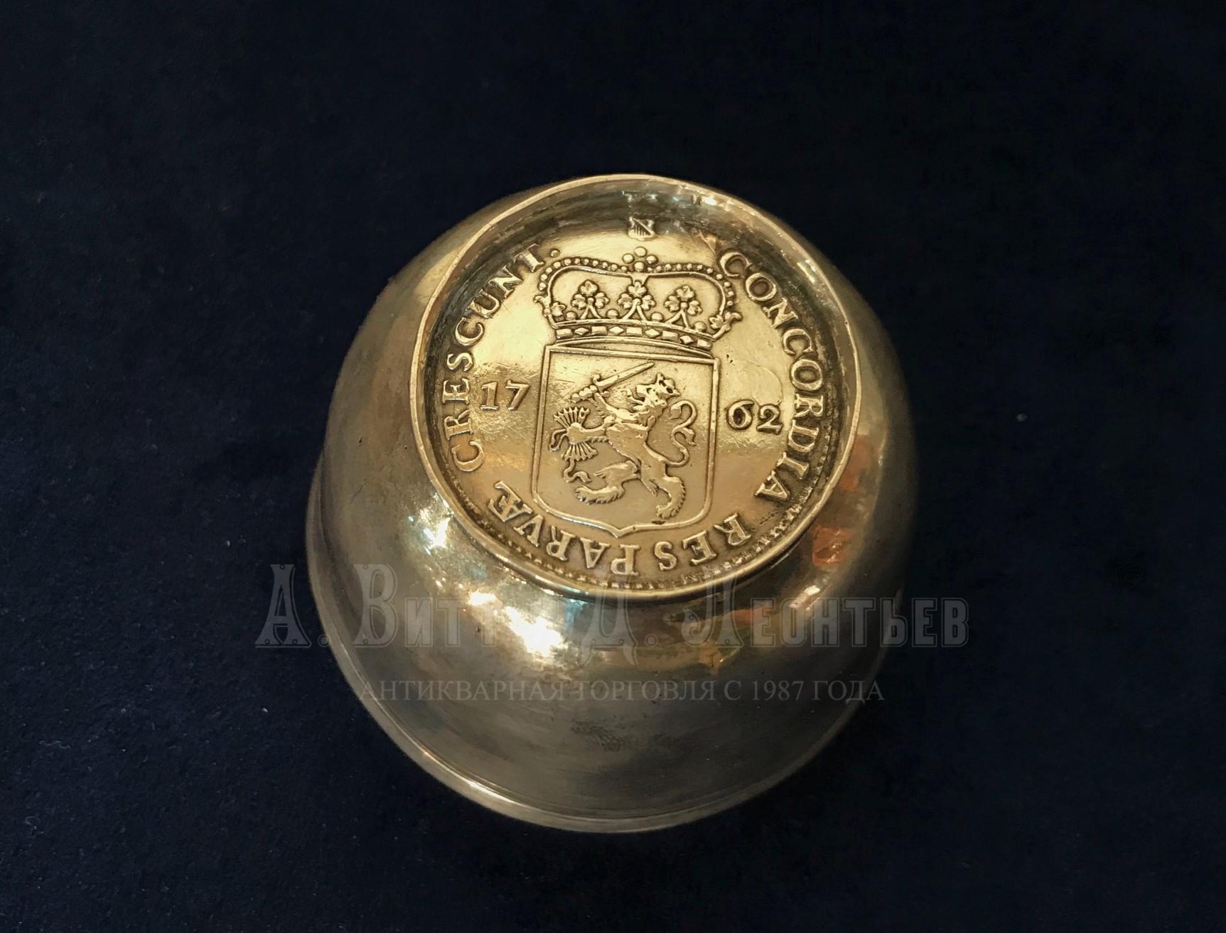 Серебряная чарка с талером русская серебряная купить